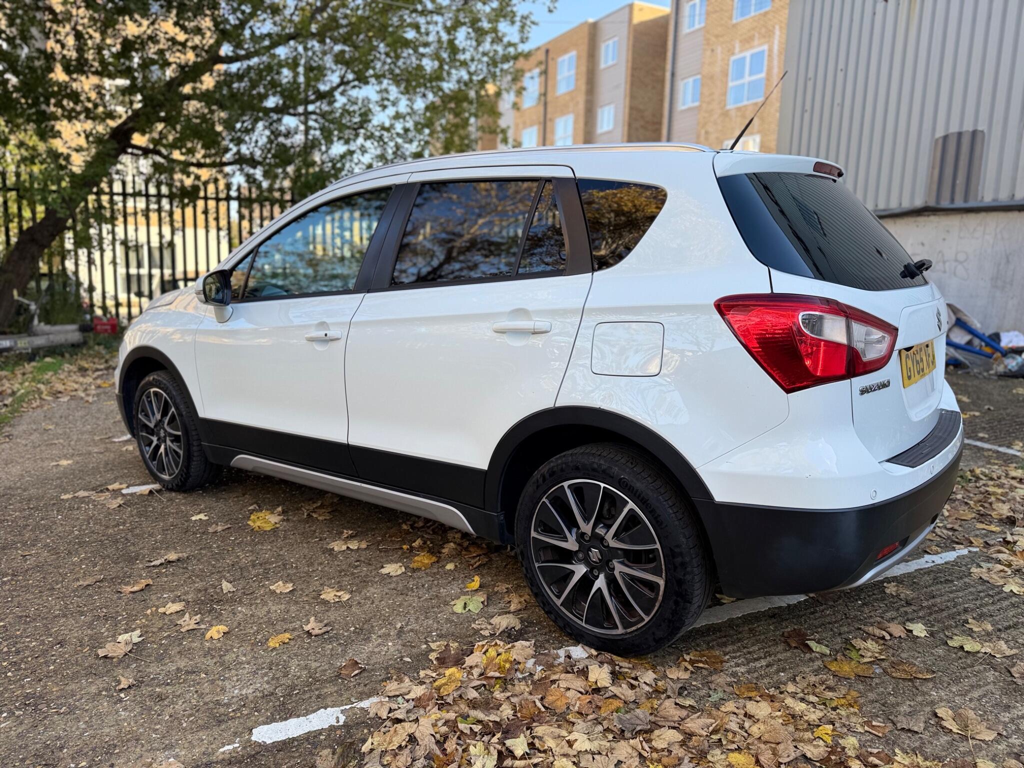 Suzuki SX4 S-Cross used cars for sale in Milton Keynes | AutoTrader UK